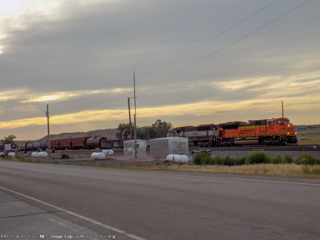 BNSF 9166